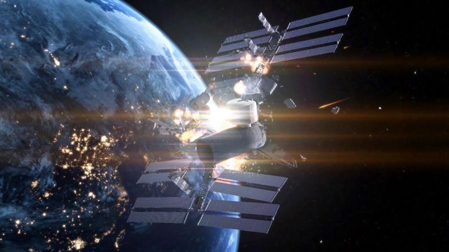 俄罗斯炸毁了一颗卫星，飞散出众多碎片，给空间站带来了麻烦