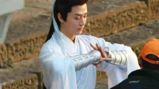 成毅|同为欢瑞演员，任嘉伦成毅合作一线，他却在《仙剑四》里演配角