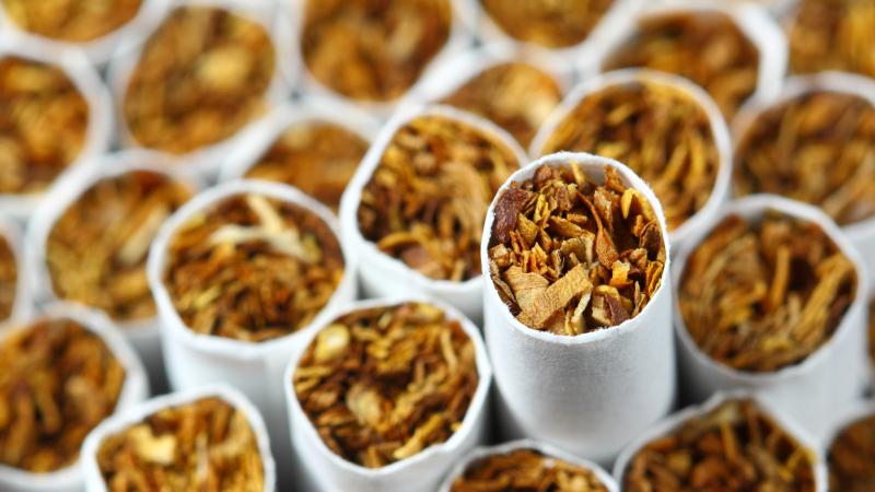 花生|槟榔被禁了。网友：什么时候把香烟也限制一下。