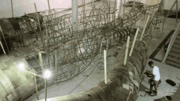 男子买2吨铁丝铺在房子里，邻居们都觉得他疯了，装修完很惊艳！