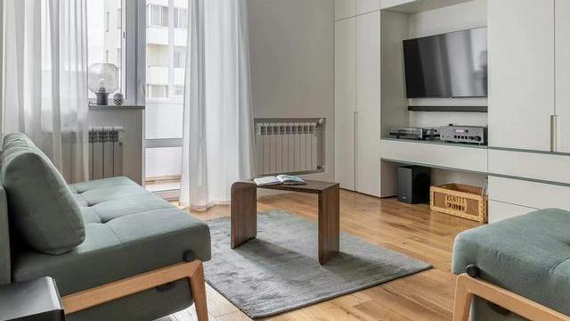 90后小伙的43㎡小公寓，白色原木色组合，客厅卧室合一简单实用