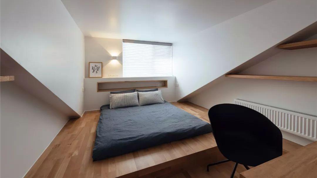 以后我有房，客厅阳台也不装推拉门，用木板抬高20公分，好看实用！