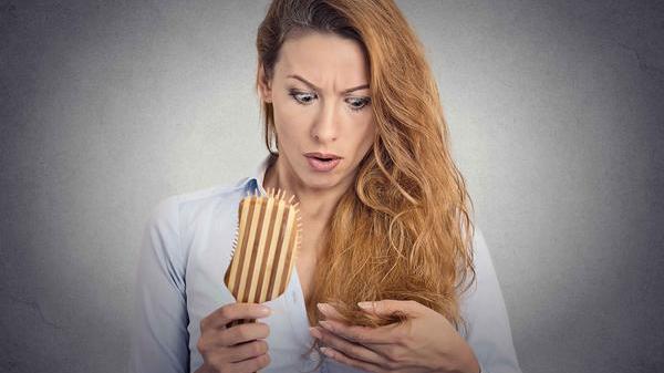 肝脏|有大量掉头发的现象，或与这5个因素有关，需及时调理