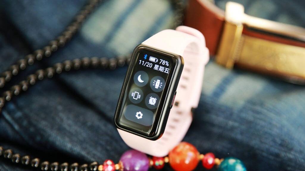 华为荣耀|手环竟然也玩全面屏！荣耀手环6上手测评