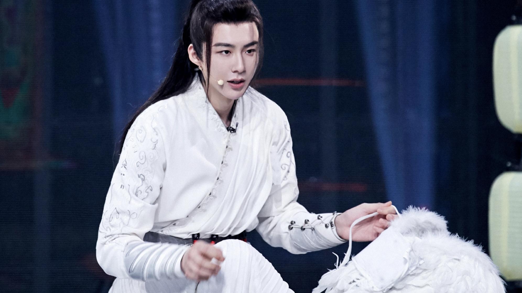 刘宇宁|刘宇宁火力全开，给杨超越曾舜晞当陪衬，凭实力登上英雄榜