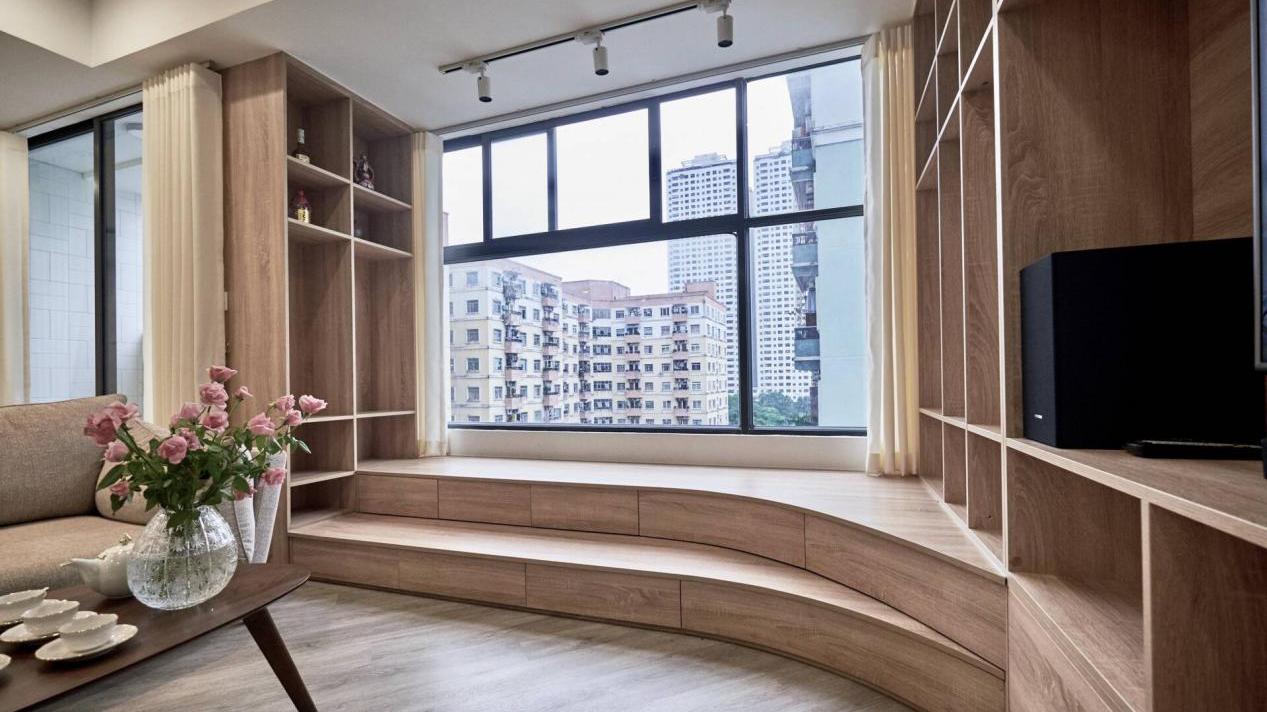 发现一个三口之家的134㎡，客厅电视墙打弧形地台，那叫一个气派