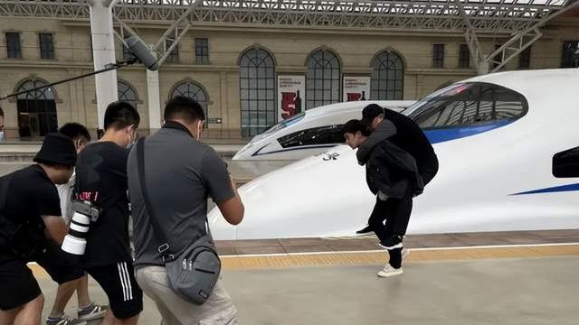 李大为|警察荣誉：李易生病重，李大为与其和解？李母似乎隐瞒了什么