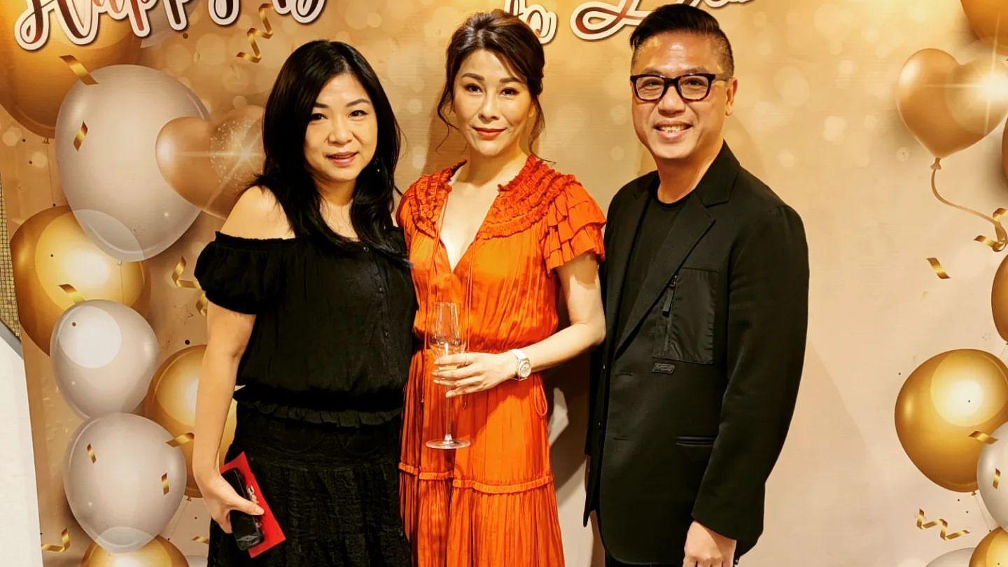 童爱玲 “长孙皇后”童爱玲罕露面，49岁皮肤紧致似少女，戴金表尽显阔气