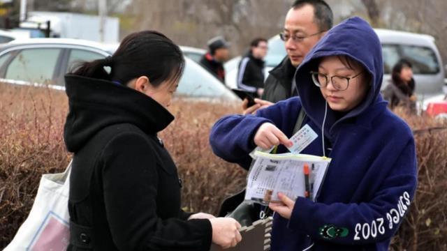 舒城|“新型啃老”悄然出现，90后大学生成新啃老族，父母慢慢被榨干