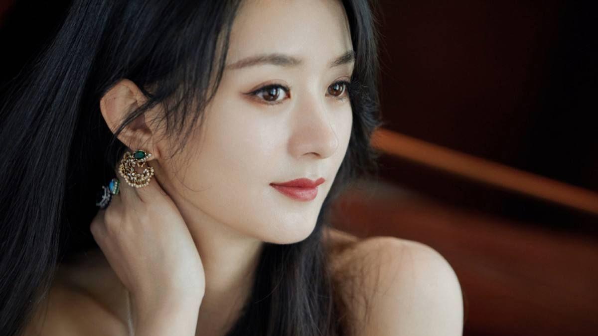 杨幂|赵丽颖为侯明昊争戏份，被业内人士讥笑，笑她学杨幂拿资源喂奶狗