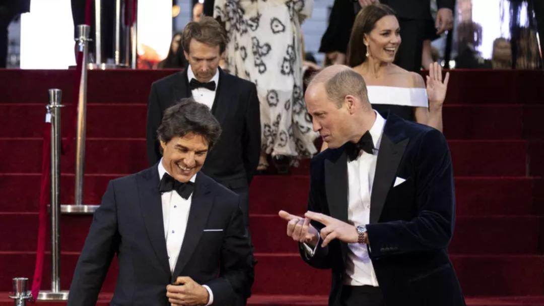 威廉|阿汤哥红毯上欲牵手凯特王妃，为何威廉在一旁脸色尴尬？