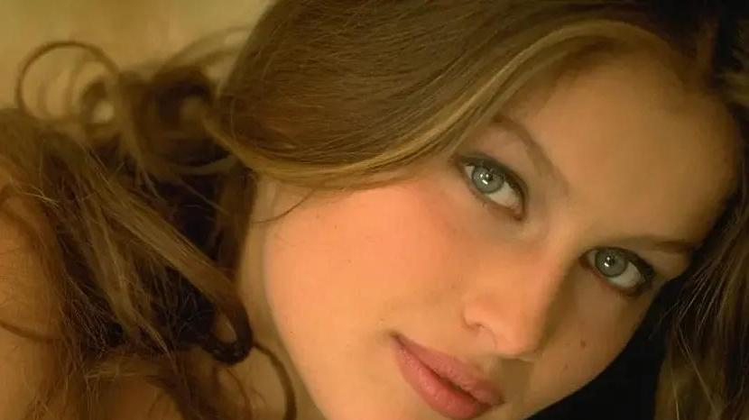 |法国女星莱蒂西娅·卡斯塔