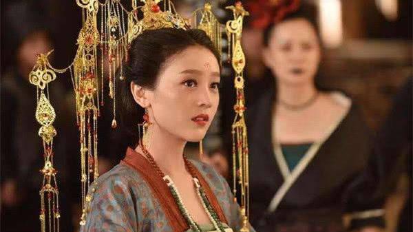 赵丽颖|赵丽颖的孟婆妆，杨幂的孟婆妆，都输给了名不见经传的她！