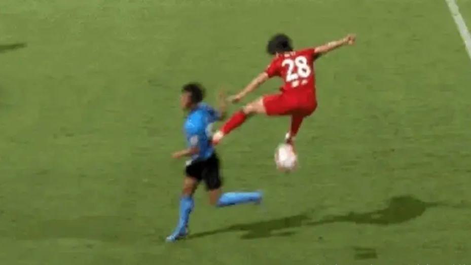 配音|奥特曼飞踢！前国脚：没必要给红牌