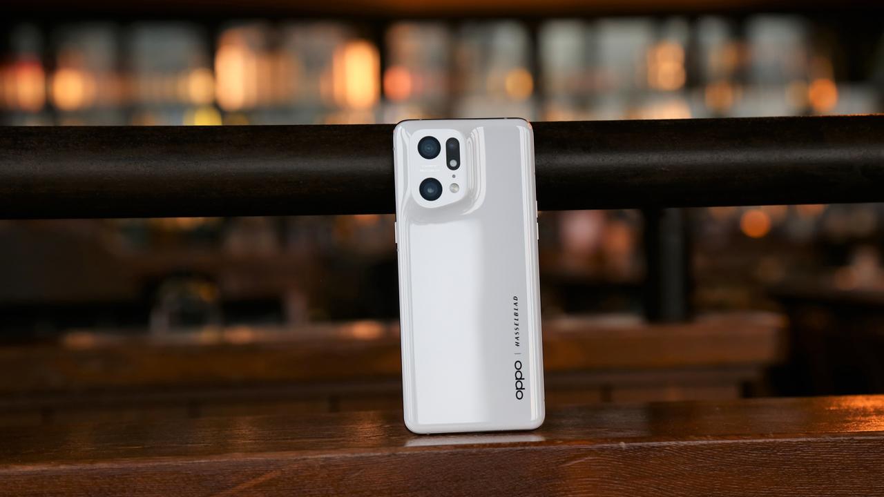 MacBook Pro|每次住酒店，我都会先把灯关掉