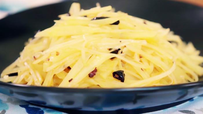 酸辣土豆丝|为什么你的酸辣土豆丝不爽脆？这步操作是重点，鲜酸微辣，真好吃