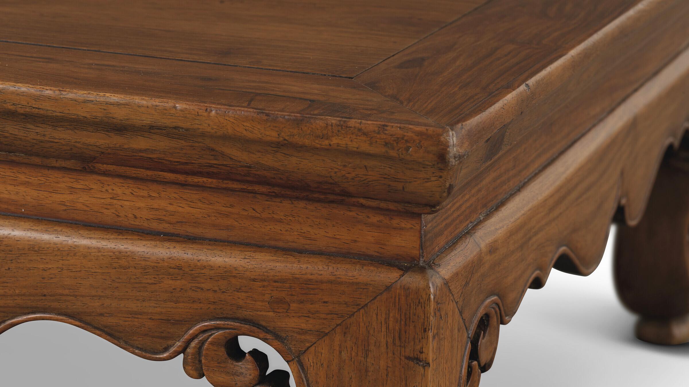 |连做花叶太费料，明黄花梨炕桌不止一处特别