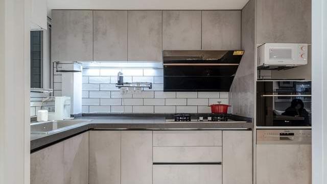 45㎡精致小宅，吧台、书房占C位，轻奢别墅范儿！