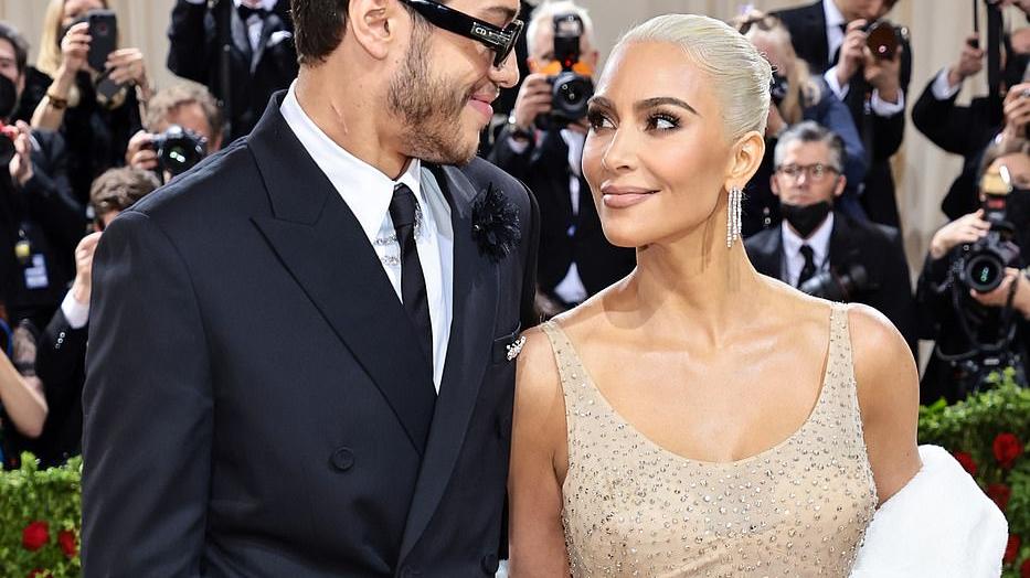 金·卡戴珊|金卡戴珊见马斯克秒变小迷妹！金姐狂减14斤拉不上拉链，输给梦露