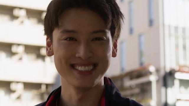 直男|戴卡：明日见奏大直男行为非常可爱，如此离谱的情商已成世界名梗