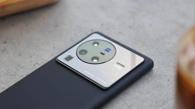 harmonyos|买手机不能盲目跟风，目前这3款手机最值得买，你更喜欢哪一款？