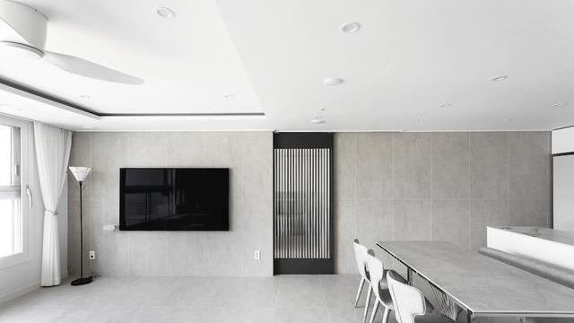 96极简复式，灰色大砖通铺，简约中透着高级，全屋没有一丝俗气