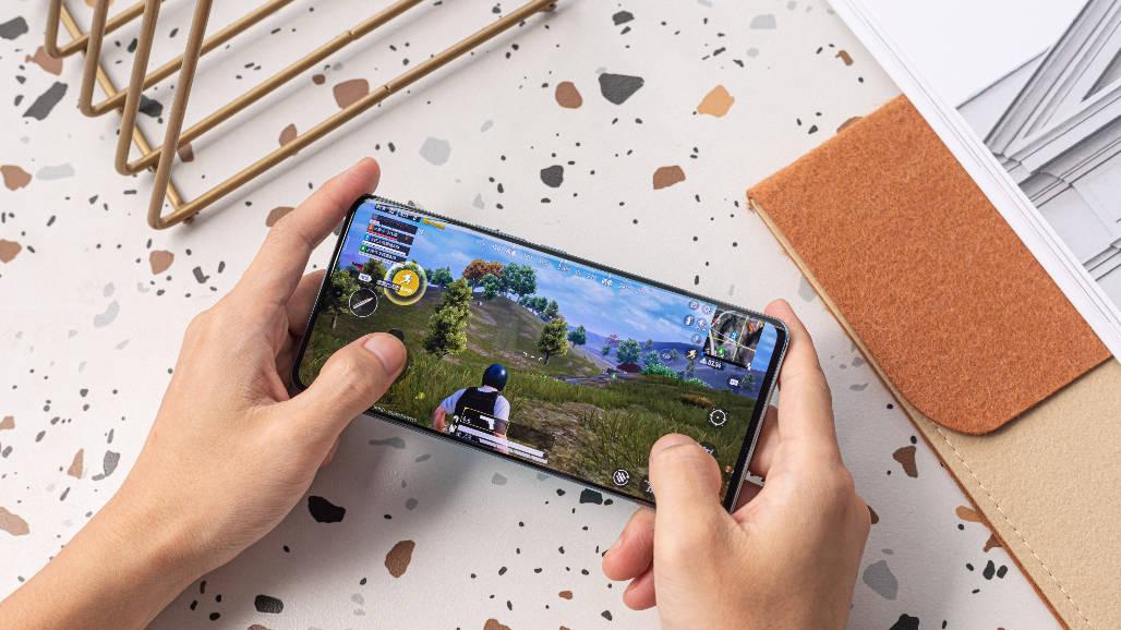 vivo s15|两三千也能买到旗舰配置的手机，vivo S15系列值得