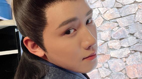 任豪|26岁任豪真诚道歉，被调侃“六边形塌房战士”，网友：这都不封