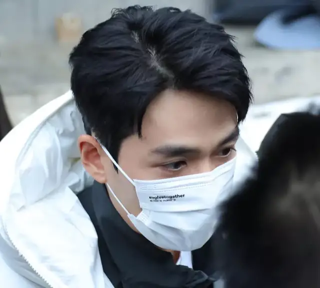 赵丽颖|春晚第二次联排来了！人员有变动，肖战队友意外现身赵丽颖离京