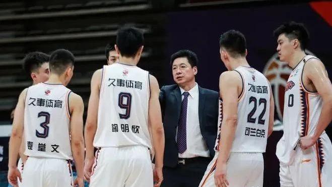 上海男篮|正式离队！CBA名将被李春江放弃，告别上海加盟青岛男篮