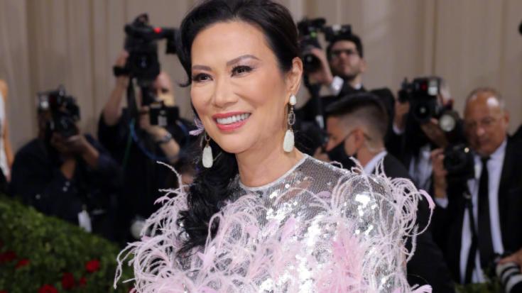 邓文迪|华裔巨星闪耀！谷爱凌和杨紫琼、邓文迪亮相红毯，18岁谷爱凌女王范十足