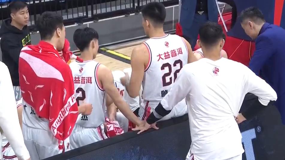 赵睿|首发5人、替补3人得分上双！杜锋再度启用5上5下，赵睿化身啦啦队