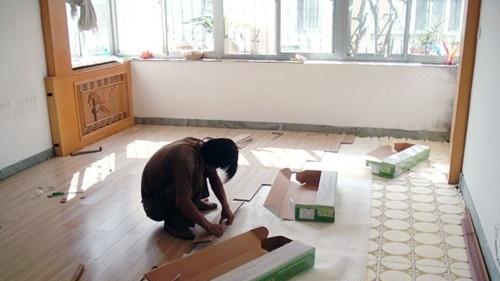 到底旧地砖上能不能直接铺木地板，看完后悔我家装错了！