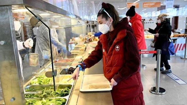 运动员|中国击败韩国夺金！韩国选手嫌弃冬奥会食物：670道菜还不够，他们想回家