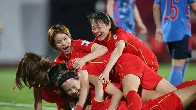 国足|挑战国足！向国足下战书！花木兰球队要3-0击败男足！