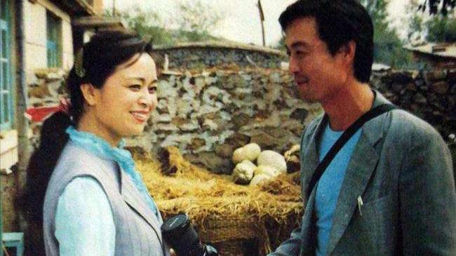 杨幂|当红时赴美产女，为女儿息影5年的刘莉莉，归来只能演妈妈？