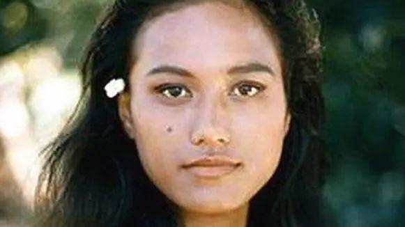 马龙·白兰度|有一半中国血统的大溪地姑娘：19岁爱上马龙白兰度，被操控了半生