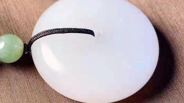 雕刻|一篇文章带你了解和田玉老玉是怎么看的