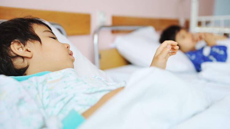 孩子若出现5大异常，留心是被脑瘤“盯上”，爸妈要提高警惕