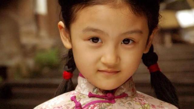 王紫璇|她6岁被成龙抱着上春晚，14岁因长相被骂退圈出国，如今长成这样