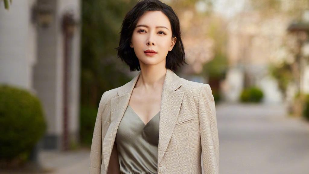 穿衣搭配|成熟女人的楷模，陈数的职场装无人能敌！气场强大又优雅，学学吧 。