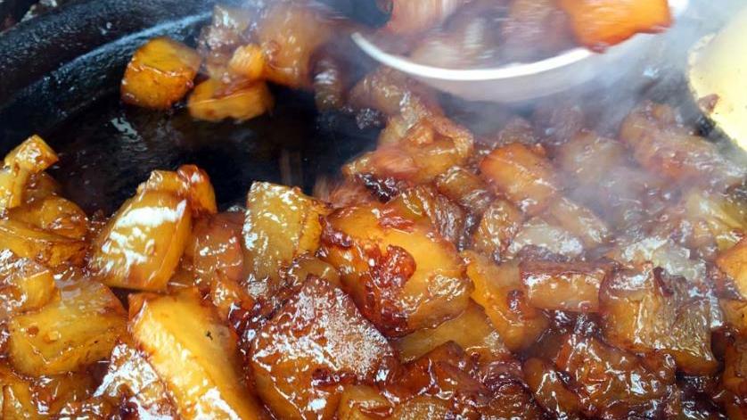 青团|山西70多岁老人做乡村美食20多年，只要出摊，就有一群老人围着吃