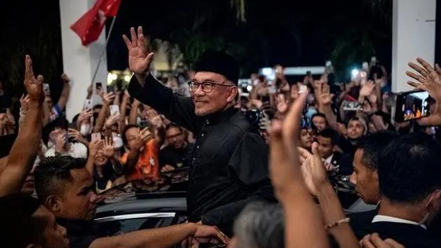 马来西亚新总理刚上台，就用4个字亮明对华态度，信息量巨大