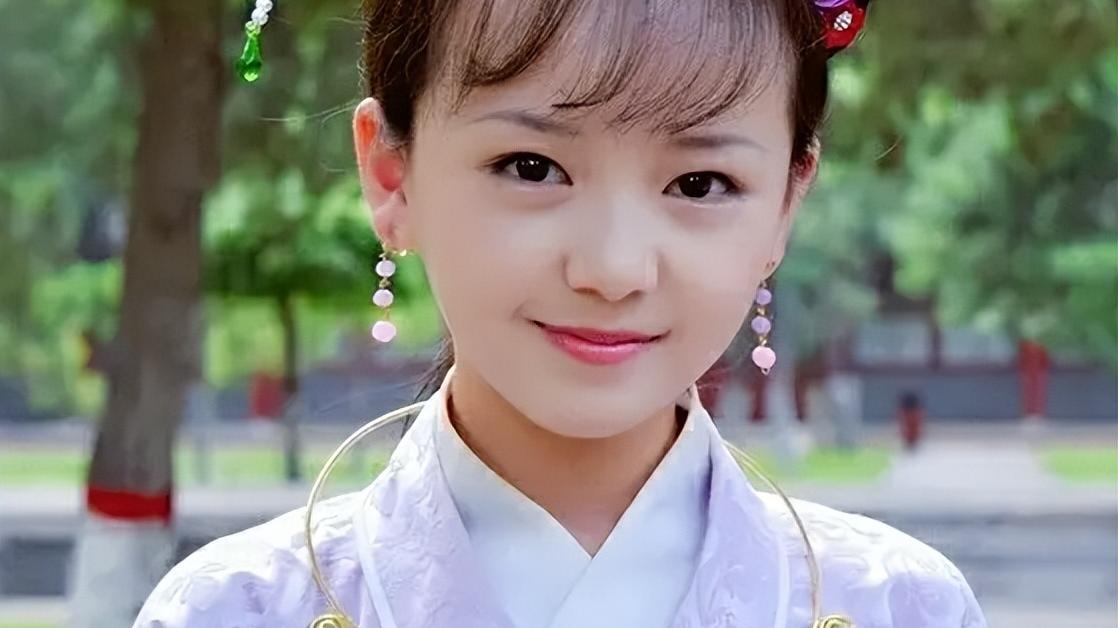 关晓彤|别老关注关晓彤的腿了，她的脸可比大多数人高级！