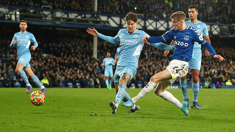英超|领头羊之夜！3-1、1-0！三大豪门绝尘，英超冠军不稳，利物浦狂飙