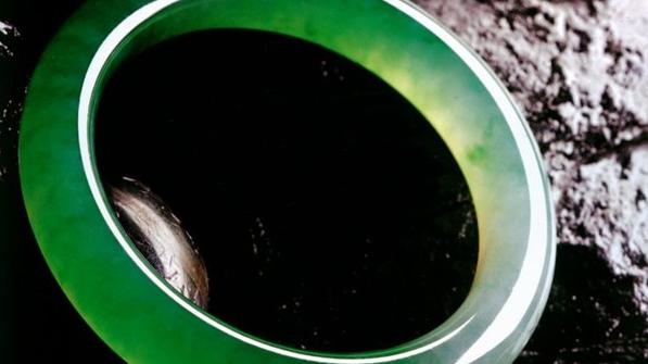 雕刻|都说翡翠不需要雕刻，但是玉不琢不成器，简单的修饰更会凸显价值