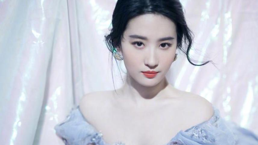 刘亦菲|她的长相很清冷，朦胧中又有疏离感，走红多年靠的是颜值还是实力？