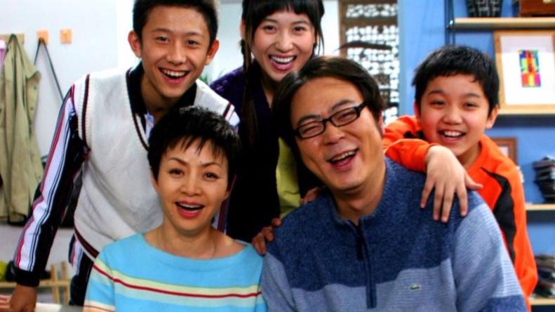 高亚麟|49岁高亚麟自曝悲惨现状，拍戏被导演抛弃？睡车里吃泡面度日