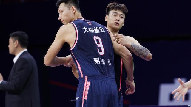 广东男篮|周琦只是幌子？朱芳雨有望暗渡陈仓，“加强版韩德君”或驰援广东