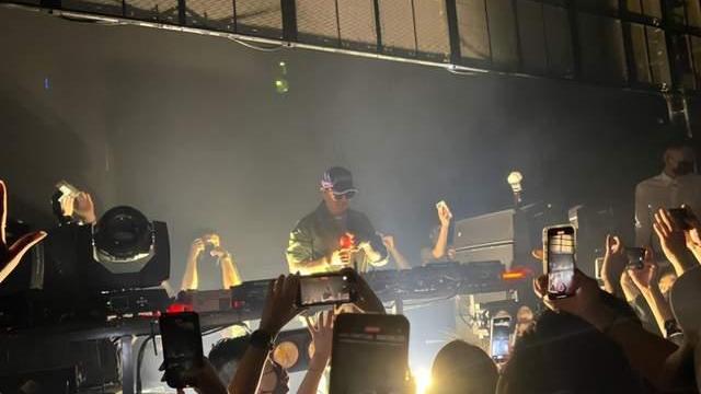 具俊晔|具俊晔婚后首秀，小S携老公许雅钧捧场，与新姐夫贴身热舞不避嫌